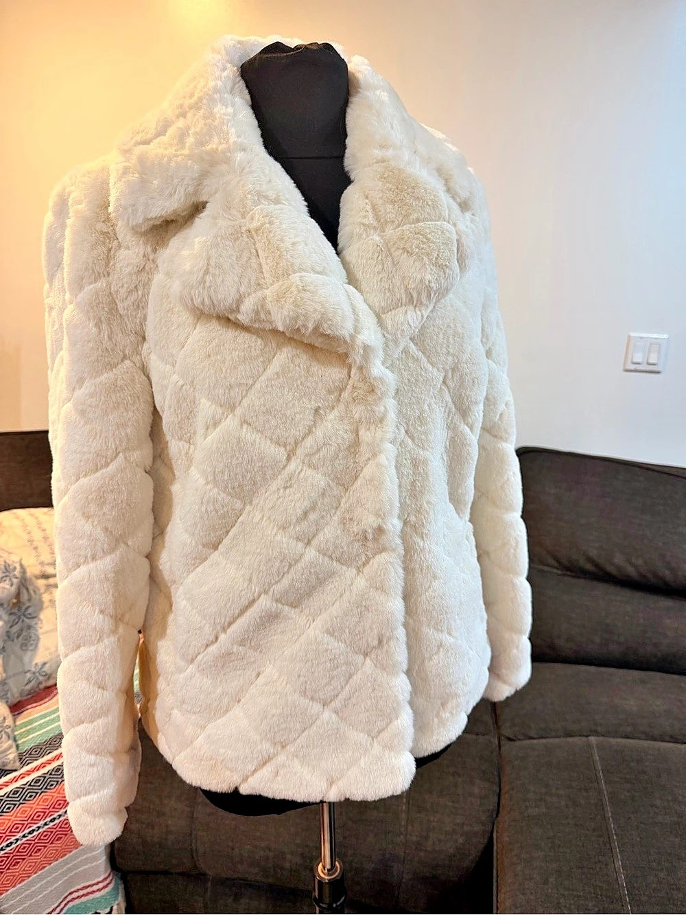 NWOT Halogen Quilted Faux Fur Jacket in White Cream Size Medium Like New